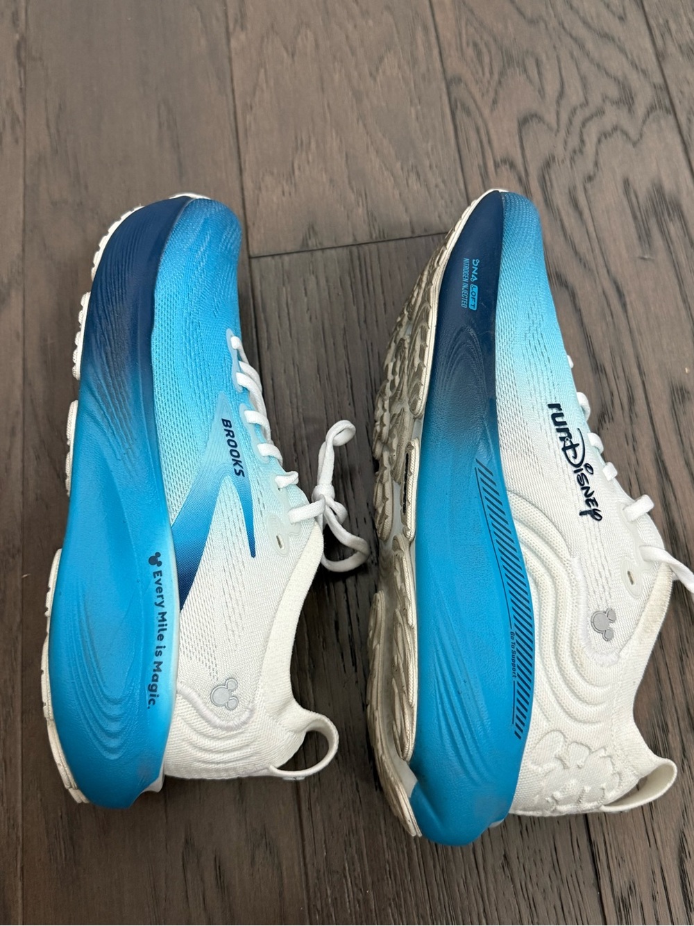 runDisney Brooks Men's Blue White Gradient Athletic Running Shoes Adrenaline 25 - Picture 7 of 8